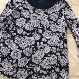 Croft & Barrow soft woman’s pullover top. Has lining. Size large